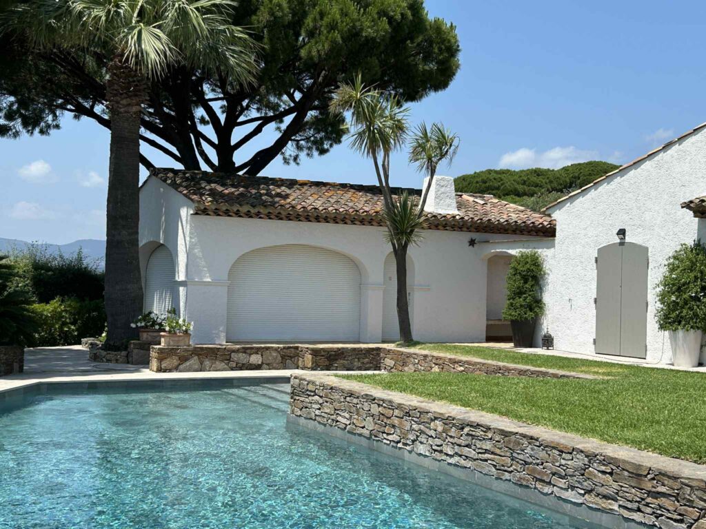 Aménagement extérieur — espace piscine